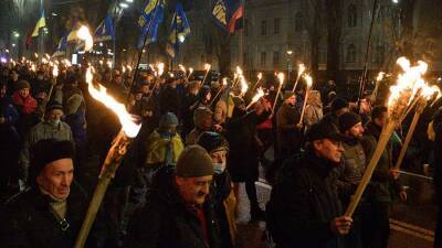 Экс-премьер Украины рассказал о развитии нацизма в Киеве