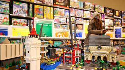 Lego приостановила поставки игрушек в Россию