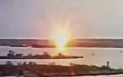 Момент ракетного удара по судну в порту Николаева попал на видео