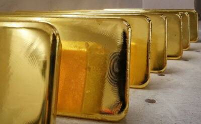 Цены на золото стабильны на фоне украинского кризиса; палладий торгуется на 7-месячном максимуме