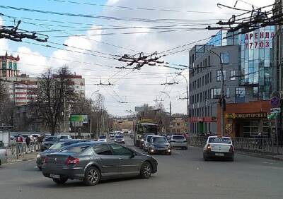 На улице Гагарина ограничили движение транспорта