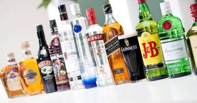 Крупнейший производитель алкоголя приостанавливает поставки в Украину и РФ
