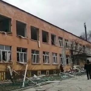 В Чернигове российская авиация обстреляла две школы и частные дома: есть погибшие. Фото