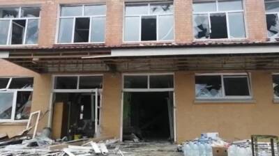 В Чернигове оккупанты бьют по жилым домам и школам. Есть погибшие