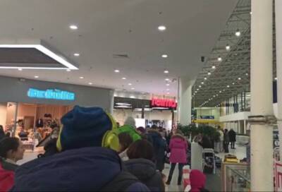 Перед закрытием IKEA петербуржцы и ленинградцы массово скупают весь товар