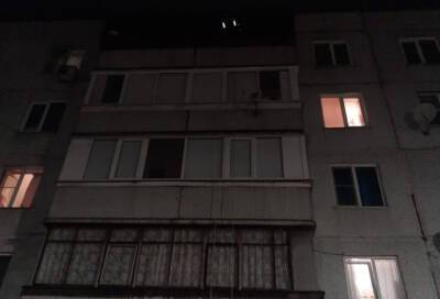 В Тосно спасатели вытащили маленького ребенка из многоэтажки через окно