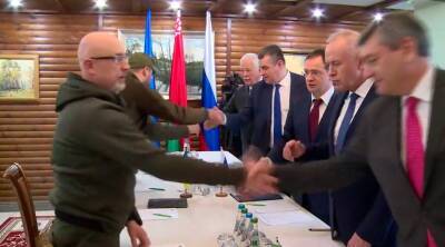 Россия и Украина провели второй раунд переговоров. Стороны договорились об организации гуманитарных коридоров