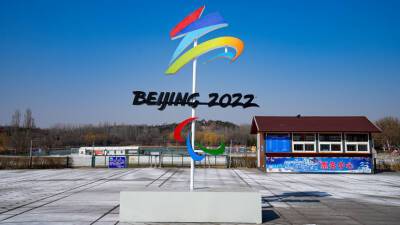 Российские атлеты спели гимн страны в Паралимпийской деревне после отстранения от Игр
