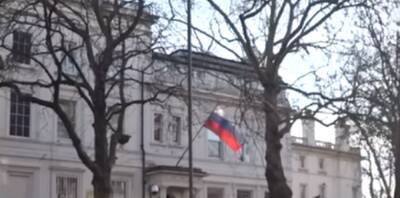 Дали пинка дипломатам рф: в мире массово гонят прочь сотрудников российских посольств – список стран