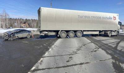 Из-за ДТП легковушки с фурой на трассе Тюмень — Омск затруднено движение