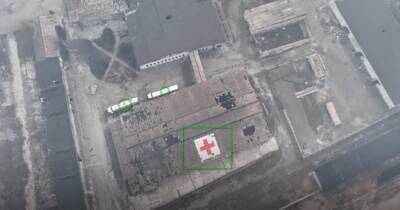 Армия РФ обстреляла здание с отметкой "Красного Креста" в Мариуполе