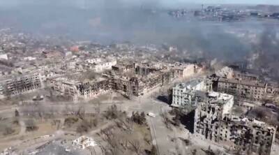 Живого места не осталось: разрушенный оккупантами Мариуполь показали с высоты, видео