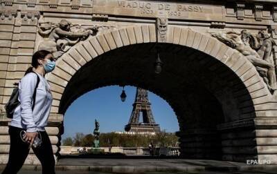 Франция возобновляет выдачу туристических виз гражданам РФ