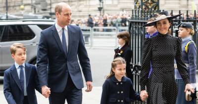 Кейт Миддлтон и принц Уильям с детьми посетили службу в память о принце Филиппе