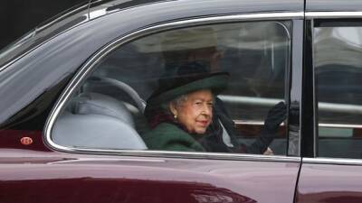 Первый публичный выход за 5 месяцев: королева Елизавета посетила поминки покойного мужа