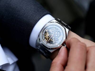 После санкций: в рф прямо из магазина "изъяли" роскошные швейцарские часы - СМИ