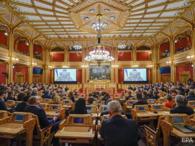 Зеленский выступил в парламенте Норвегии. Он стал первым иностранным лидером со времен Второй мировой после Черчилля, которому дали такое право