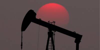 Сбить цены на топливо. США готовятся высвободить из резервов крупнейший за 50 лет объем нефти — Reuters