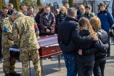 В Днепре попрощались с украинским Героем: "Хотел подражать родителям"