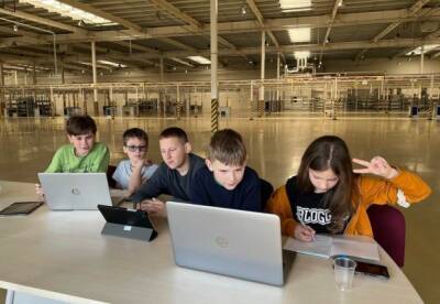 Все современное, дети спешат на уроки: на заводе Skoda в Закарпатье запустили школу для детей переселенцев (фото)