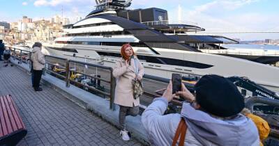 Мишень для селфи. Российский миллиардер Мордашов спас свою яхту от ареста, перегнав ее во Владивосток