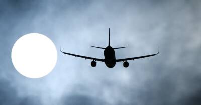 Самолеты, связанные с олигархами РФ под санкциями, продолжают полеты