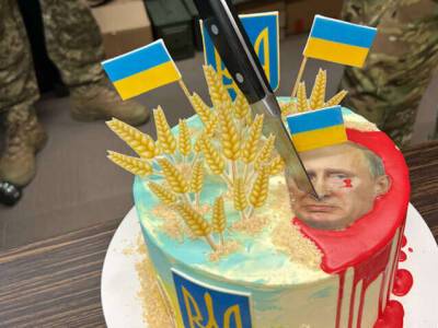 "Убежден, эта голова будет валяться на украинской земле, и каждый сможет ее буцнуть". Турчинов вонзил нож в голову Путина. Видео