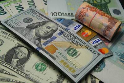 Доллар и евро за март подешевели к рублю более чем на 12% - до 83,2 рубля и 92,5 рубля