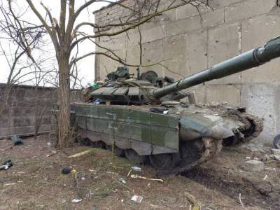 Оккупанты уничтожают военные заводы: украинцы придумали, где ремонтировать танки