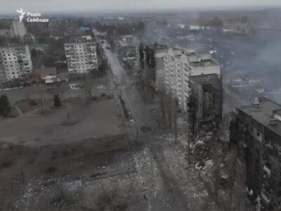 Разрушенные дома, пожар, разбитая техника. Как выглядит поселок Бородянка под Киевом после восьми дней войны. Видео