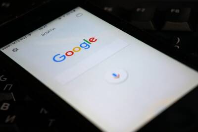 Google приостановила продажу контекстной рекламы в России - znak.com - Россия - Украина - Reuters