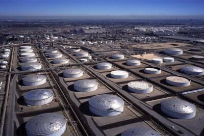 В Японии продадут 7,5 млн баррелей нефти из нацзапасов