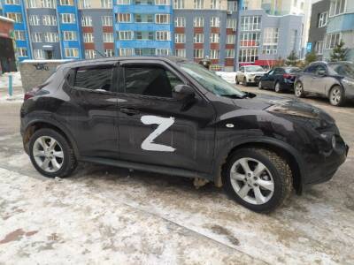 В Новосибирске водители массово наносят знак Z на автомобили