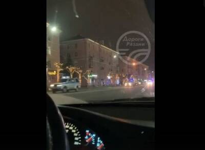 В центре Рязани засняли колонну полицейских автомобилей