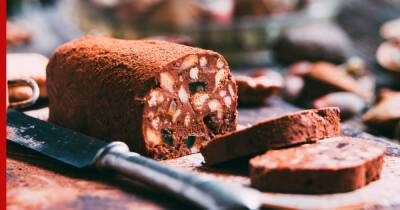 Десерт из СССР: простой рецепт шоколадной колбасы из печенья и сгущенки
