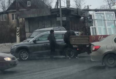 В Тосненском районе на перекрестке столкнулись две машины