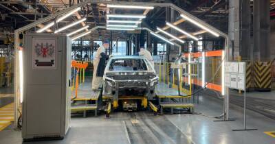 Санкции против РФ работают: АвтоВАЗ полностью остановит производство