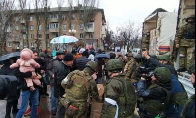 Российские военные доставили из Крыма в украинский Мелитополь 110 тонн гумпомощи