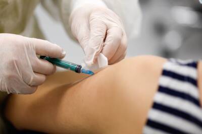 На Ставрополье отменили обязательную вакцинацию от коронавируса для ряда категорий