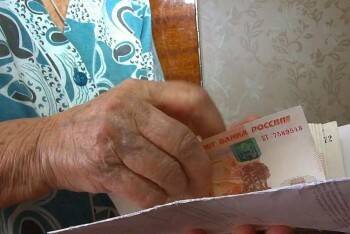 82-летняя бабушка, пытаясь спасти внука, отдала мошенникам последние деньги