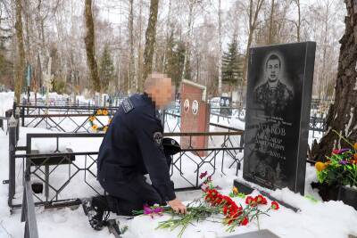 В Рязани почтили память заслонившего сослуживцев от взрыва гранаты сотрудника ОМОН
