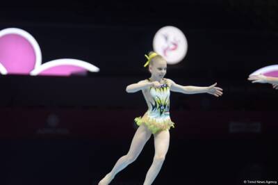 В Баку продолжаются Всемирные соревнования среди возрастных групп по акробатической гимнастике (ФОТО)