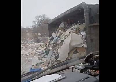 В Рыбновском районе опрокинулся прицеп от мусоровоза