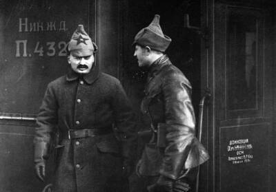 Личные телохранители Троцкого: почему у них была полностью красная форма - Русская семерка