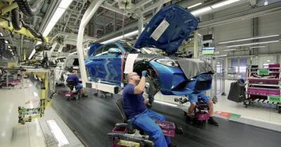 BMW и Volkswagen останавливают заводы из-за войны в Украине