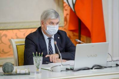 Губернатор Александр Гусев решил отменить QR-коды в Воронежской области