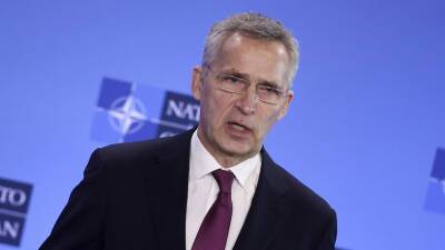 Генсек НАТО Столтенберг заявил, что альянс нацелен на сохранение каналов связи с Россией