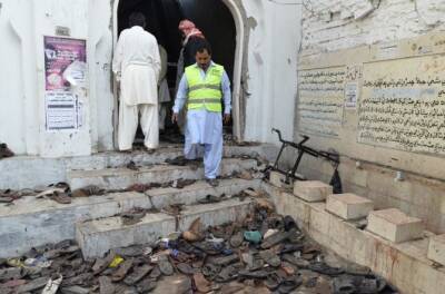 В результате нападения смертника на мечеть в Пакистане 57 человек погибли и 200 получили ранения