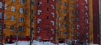 Пожар разгорелся в 9-этажном доме в Петрозаводске (ФОТО)