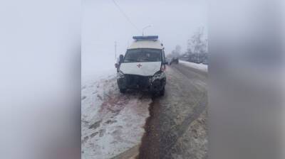 Под Воронежем пассажирка легковушки погибла в ДТП с машиной скорой помощи